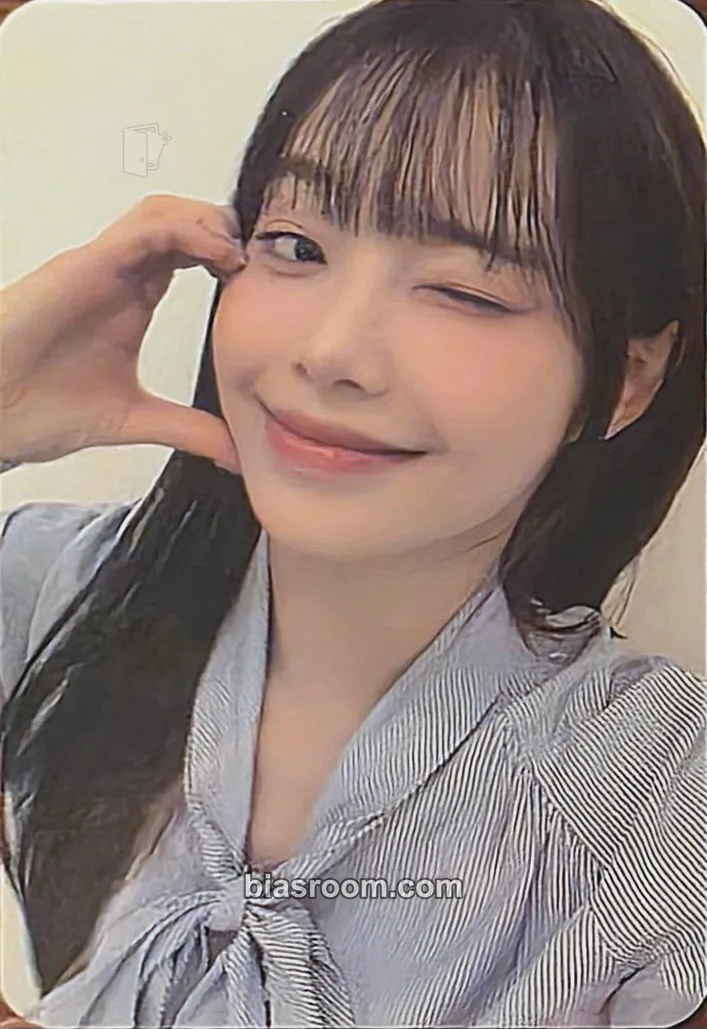 Chuu Only cry in the rain Photocard - Chuu K-pop photocard