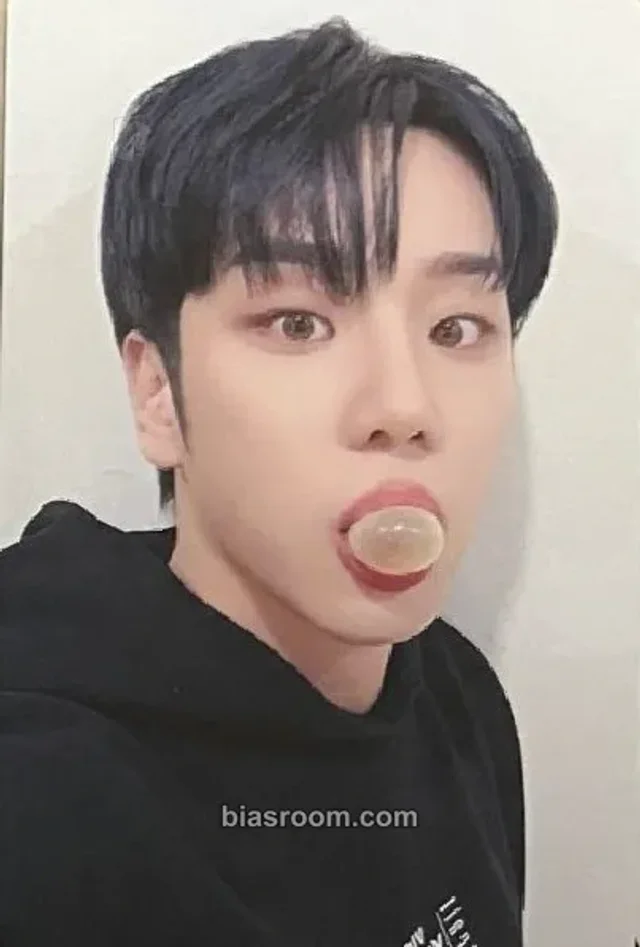 A.C.E - Kim Byeongkwan - A.C.E 2025 SEASONS GREETINGS: A Peek Into Squad A.C.E Other season's greetings fansign
