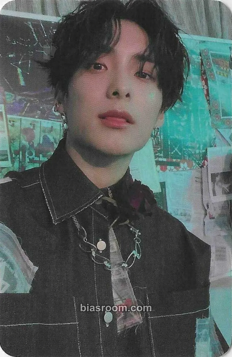 Park Junhee Lightstick Ver 1 Photocard - A.C.E - A.C.E K-pop photocard