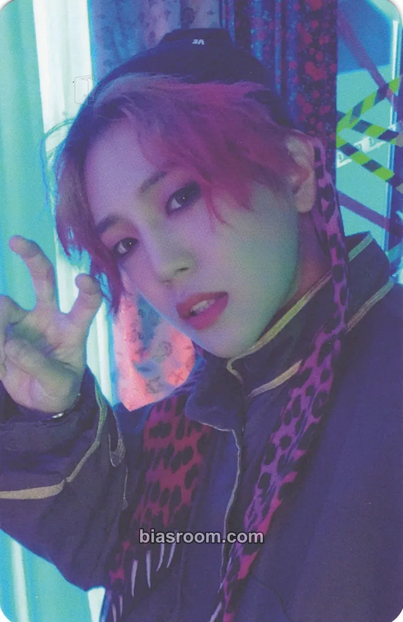 Lee Jiham Lightstick Ver 1 Photocard - A.C.E - A.C.E K-pop photocard