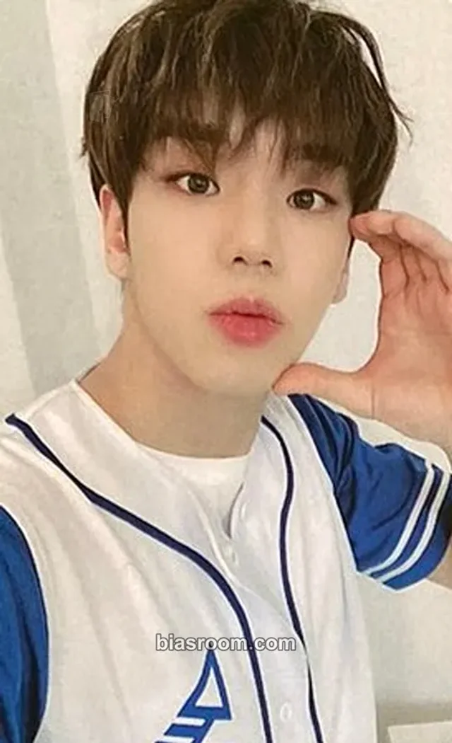 A.C.E - Kim Byeongkwan - A.C.E Japan White Day 2021 Event double-sided white day