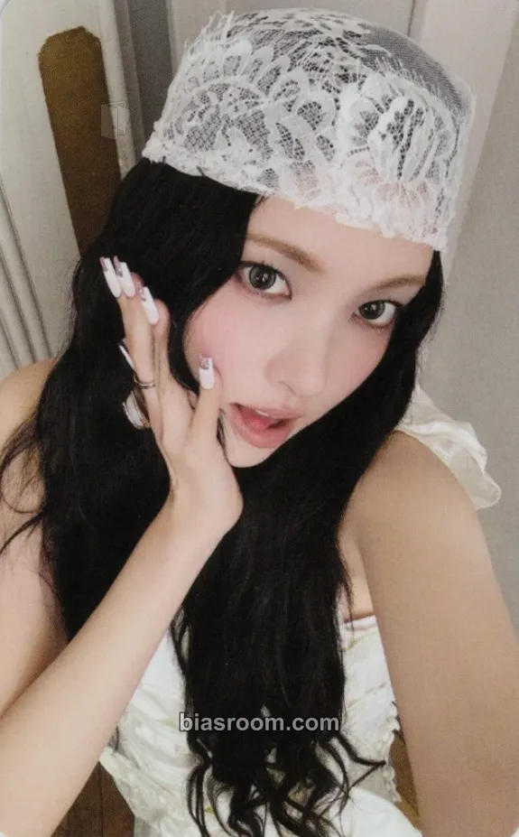 Yunah MAMIHLAPINATAPAI Photocard - ILLIT - ILLIT K-pop photocard