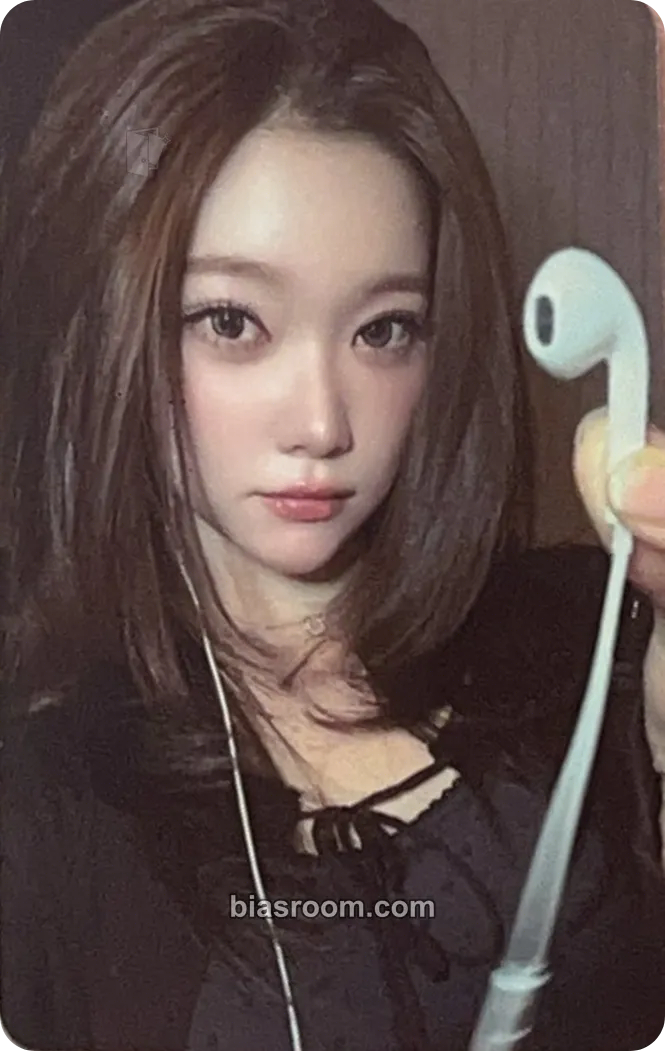 Tsuki cloud palace ~ false awakening Photocard - Billlie - Billlie K-pop photocard