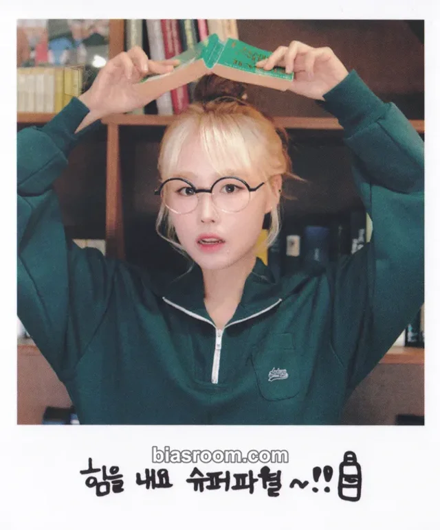 Lee Sujeong - Lee Sujeong (Baby Soul) - 2024 Season's Greetings Other polaroid set season's greetings
