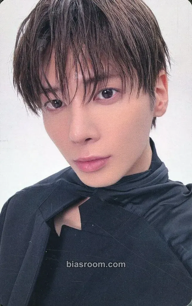 Taehyun 7TH YEAR: A Moment of Stillness in the Thorns Photocard - TOMORROW X TOGETHER - TOMORROW X TOGETHER K-pop photocard