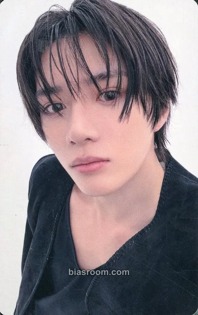 Beomgyu 7TH YEAR: A Moment of Stillness in the Thorns Photocard - TOMORROW X TOGETHER - TOMORROW X TOGETHER K-pop photocard