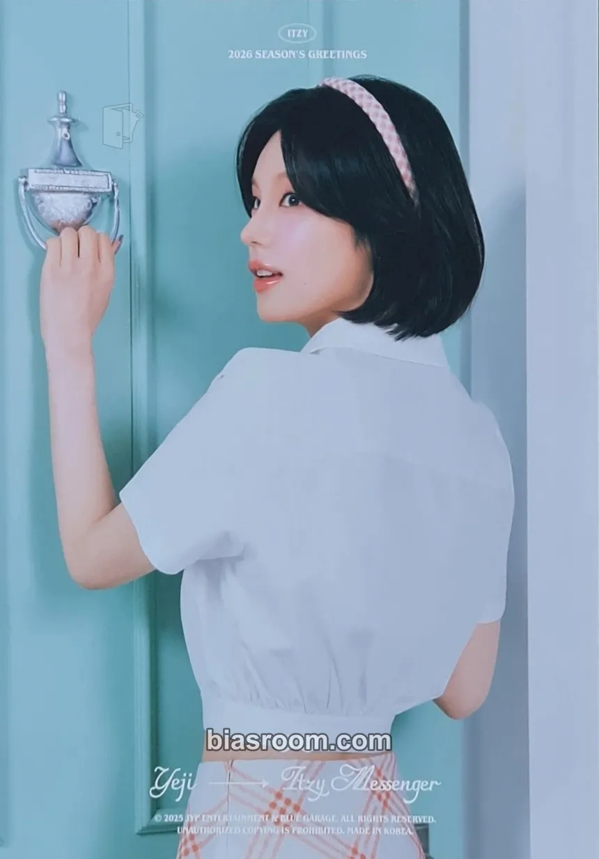Yeji 2026: Best Friends Forever Season's Greetings Photocard - ITZY - ITZY K-pop photocard