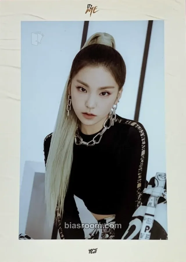 ITZY - Yeji - IT’z ME Album album inclusion postcard