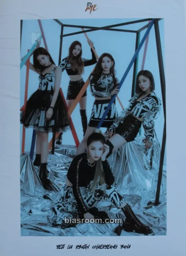 ITZY - IT’z ME Album album inclusion postcard