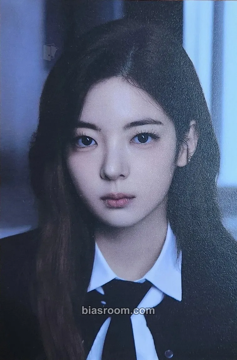 Lia GOLD Photocard - ITZY - ITZY K-pop photocard