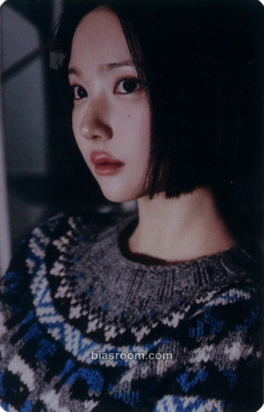 Jiwoo The Chase Photocard - Hearts2Hearts - Hearts2Hearts K-pop photocard