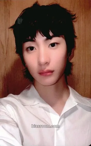 Anton 2024 Season's Greetings Photocard - RIIZE - RIIZE K-pop photocard