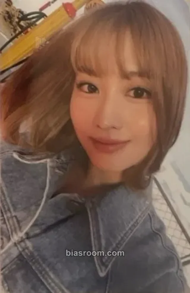 TWICE - Momo - D'ICON DFESTA Twice Dispatch 10th anniversary Other photobook inclusion photocard set dicon dfesta 10th anniversary