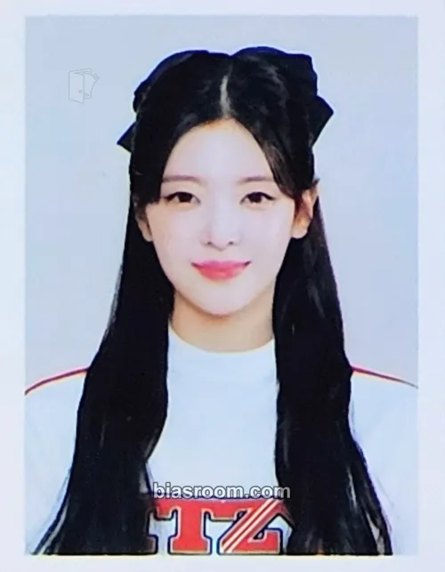 Lia ITZY Official Fanclub MIDZY 4th Generation Photocard - ITZY - ITZY K-pop photocard