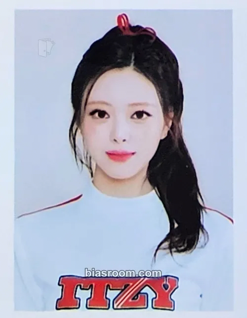 Yuna ITZY Official Fanclub MIDZY 4th Generation Photocard - ITZY - ITZY K-pop photocard