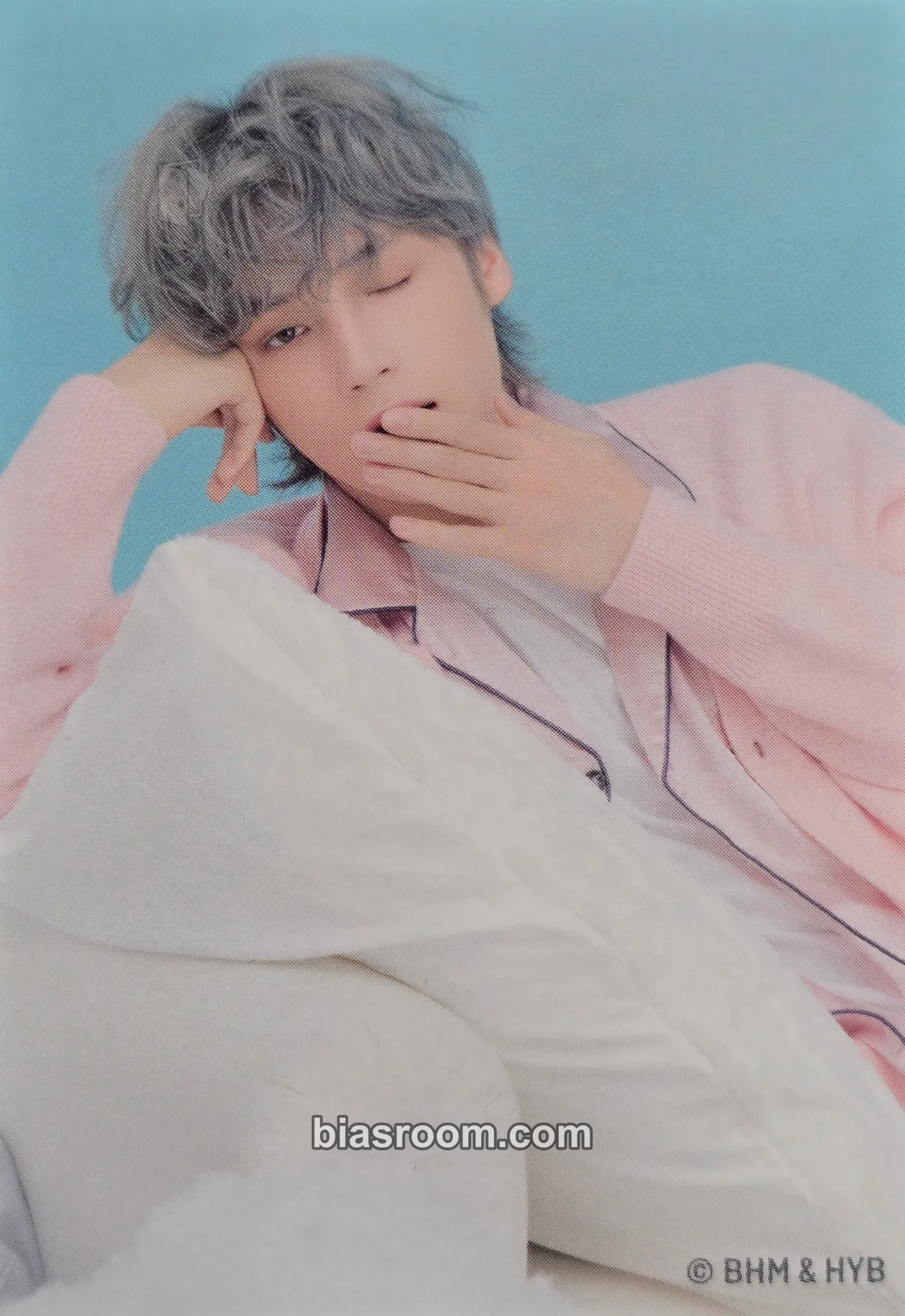 Huening Kai Japan Café Photocard - TOMORROW X TOGETHER - TOMORROW X TOGETHER K-pop photocard