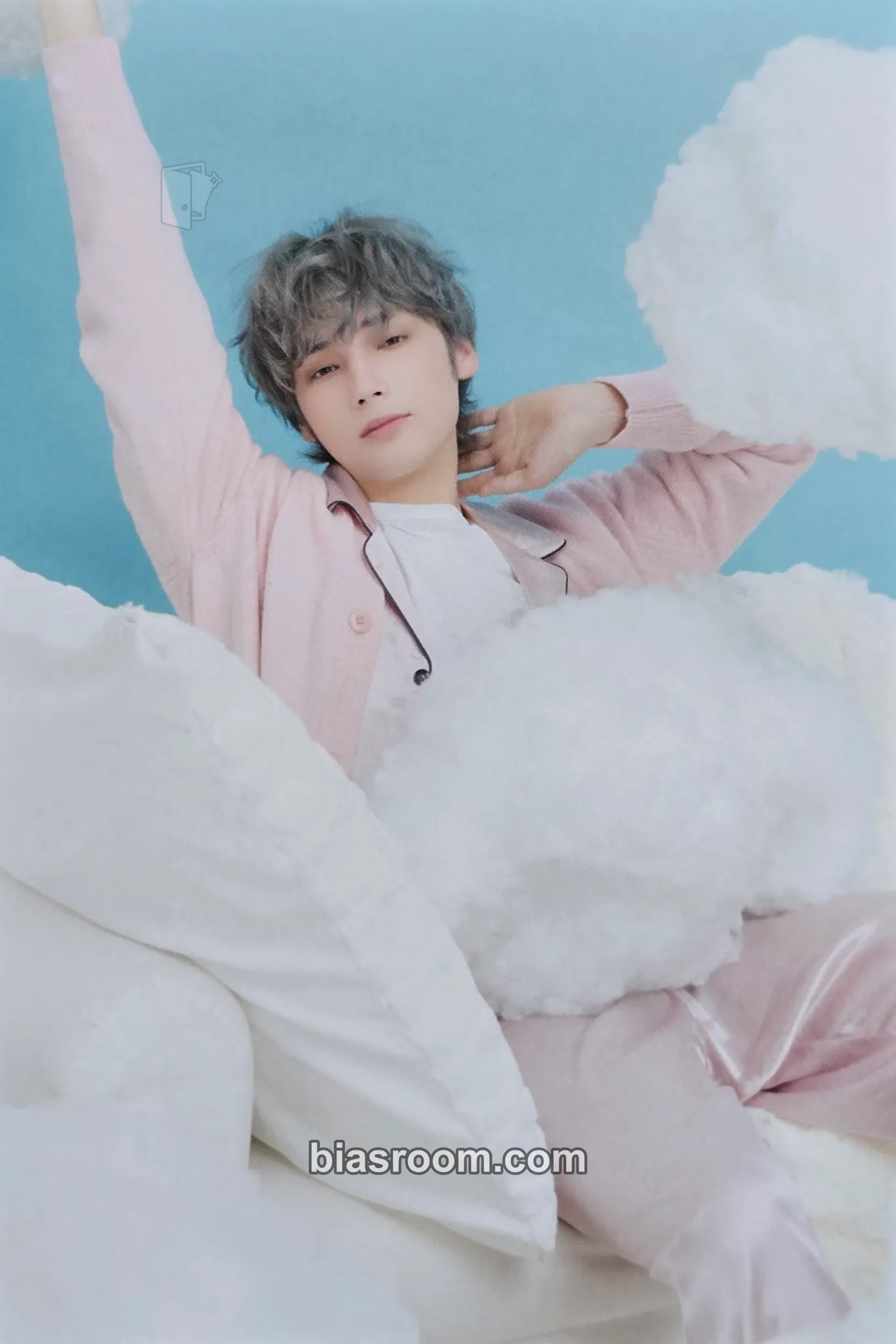 Huening Kai Japan Café Photocard - TOMORROW X TOGETHER - TOMORROW X TOGETHER K-pop photocard