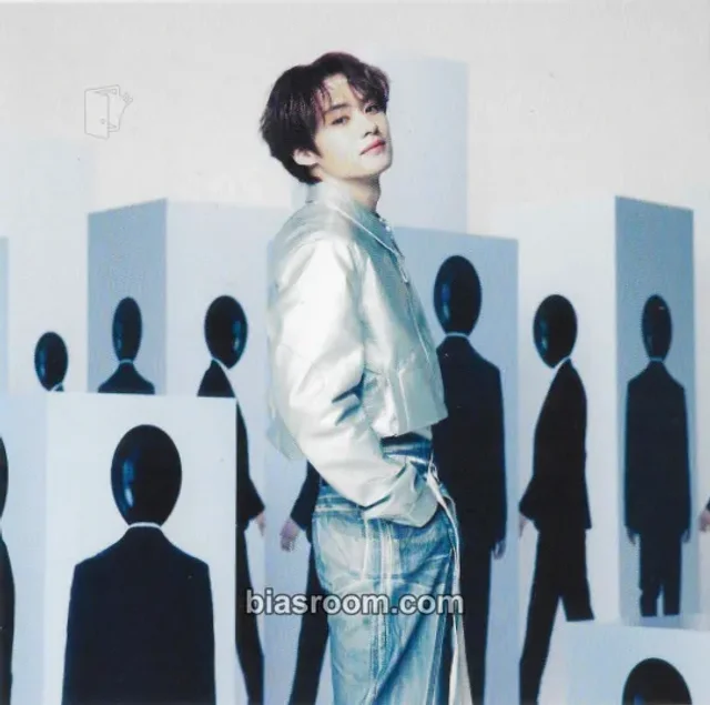 Stray Kids - Lee Know - Social Path Album album inclusion jpfc (japan fanclub) square photo photo set
