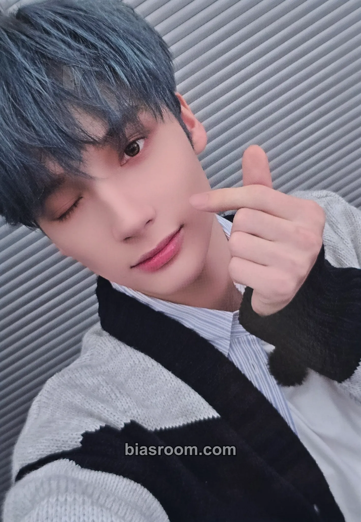 Huening Kai Ppulbatu Wari Wari Photocard - TOMORROW X TOGETHER - TOMORROW X TOGETHER K-pop photocard