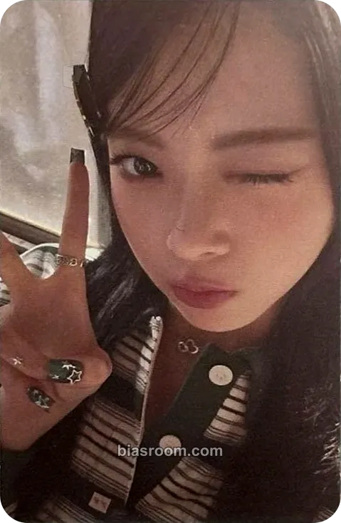 Hong Eunchae CRAZY (Japanese Ver.) Photocard - LE SSERAFIM - LE SSERAFIM K-pop photocard