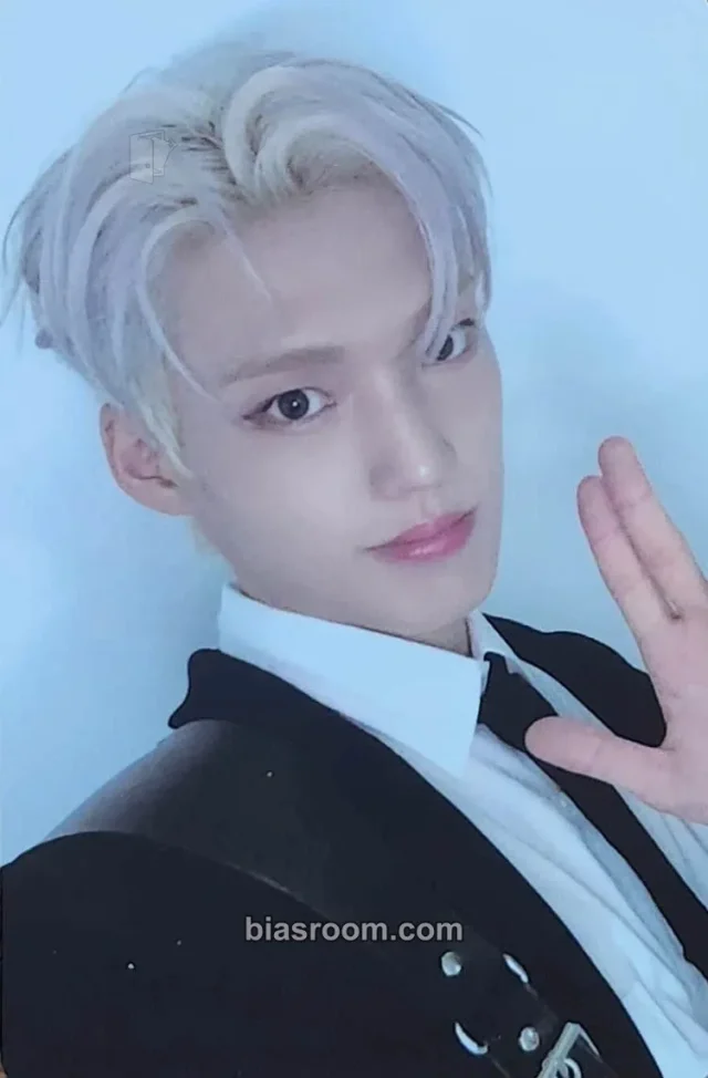 SiO Superkind Profiles of the Future (Λ) : 70% K-pop photocard