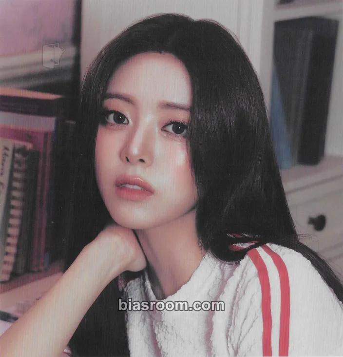 Yuna GOLD Photocard - ITZY - ITZY K-pop photocard
