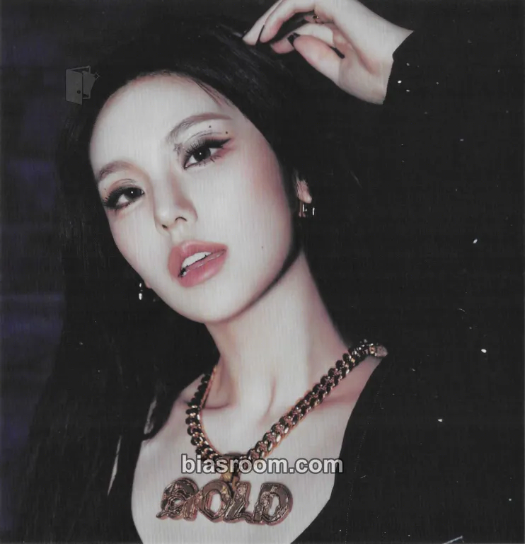 Yeji GOLD Photocard - ITZY - ITZY K-pop photocard