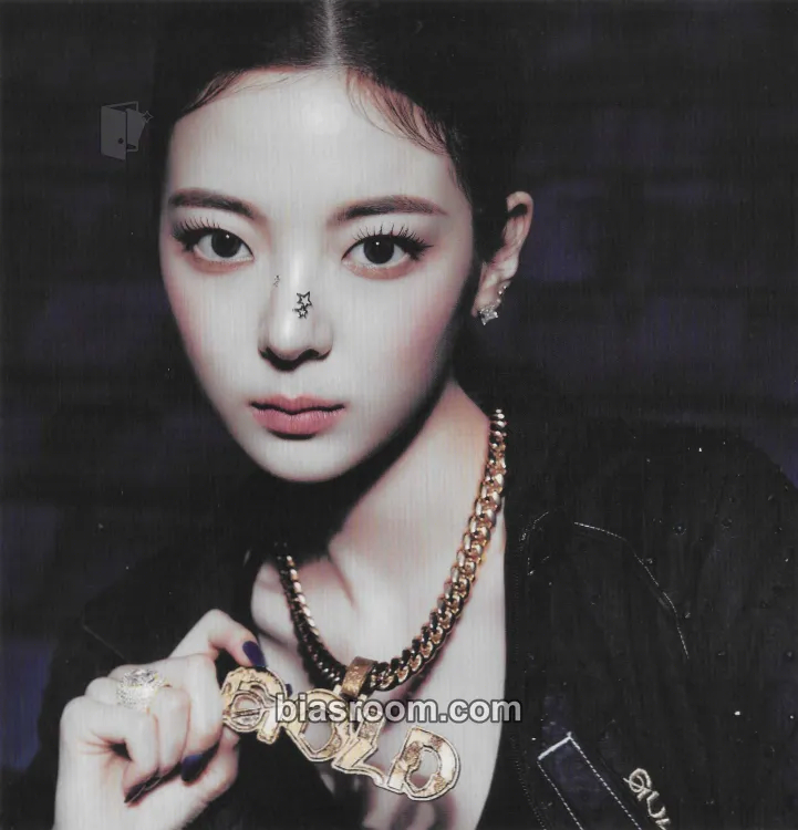 Lia GOLD Photocard - ITZY - ITZY K-pop photocard