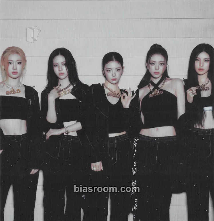 GOLD Photocard - ITZY - ITZY K-pop photocard