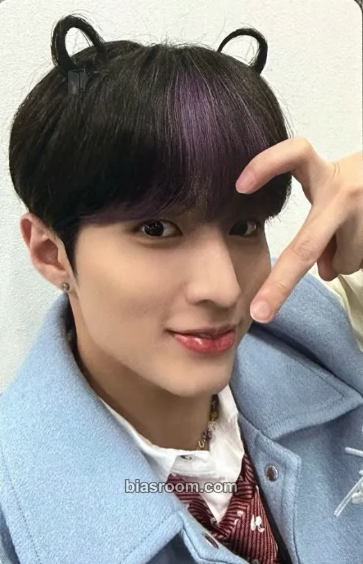 UGeon Cut-Out Photocard - WHIB - WHIB K-pop photocard