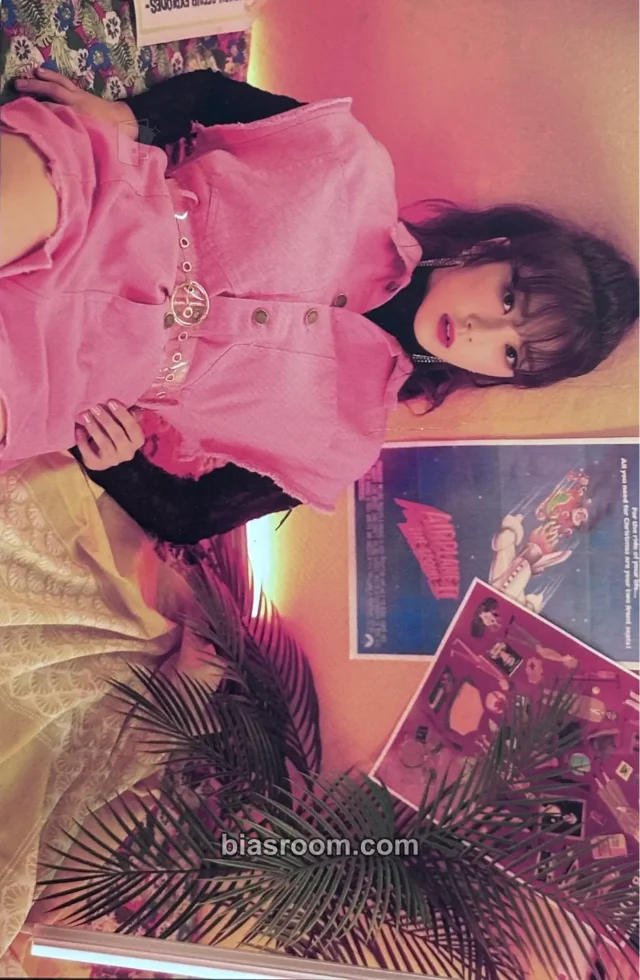 UNI.T - Suji - Line Album postcard album inclusion