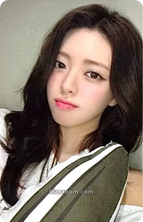 Yuna Ice Cream Photocard - ITZY - ITZY K-pop photocard
