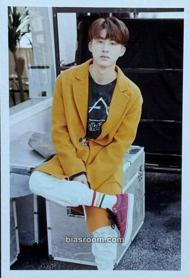 iKON - B.I - Return Album postcard album inclusion red version