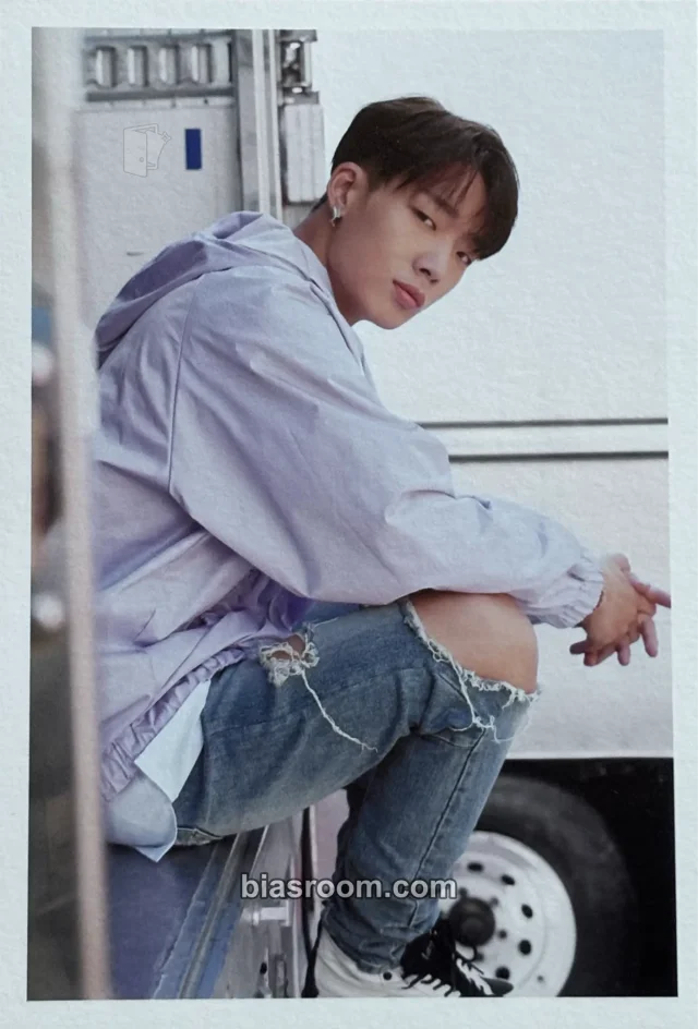 iKON - Bobby - Return Album postcard album inclusion red version