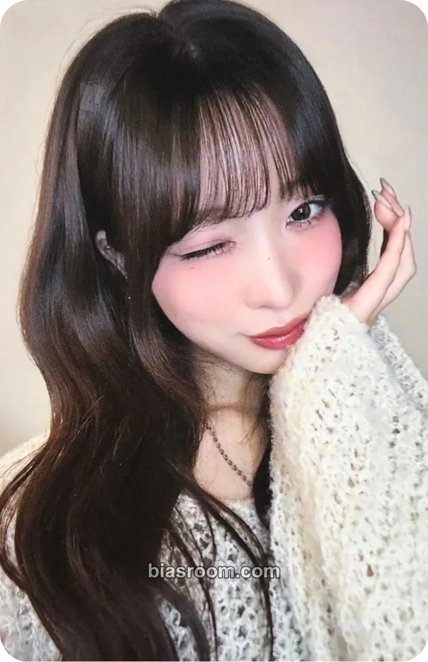 Haruna 1st World Tour 'Our Flowerld (Belllie've You)' Photocard - Billlie - Billlie K-pop photocard