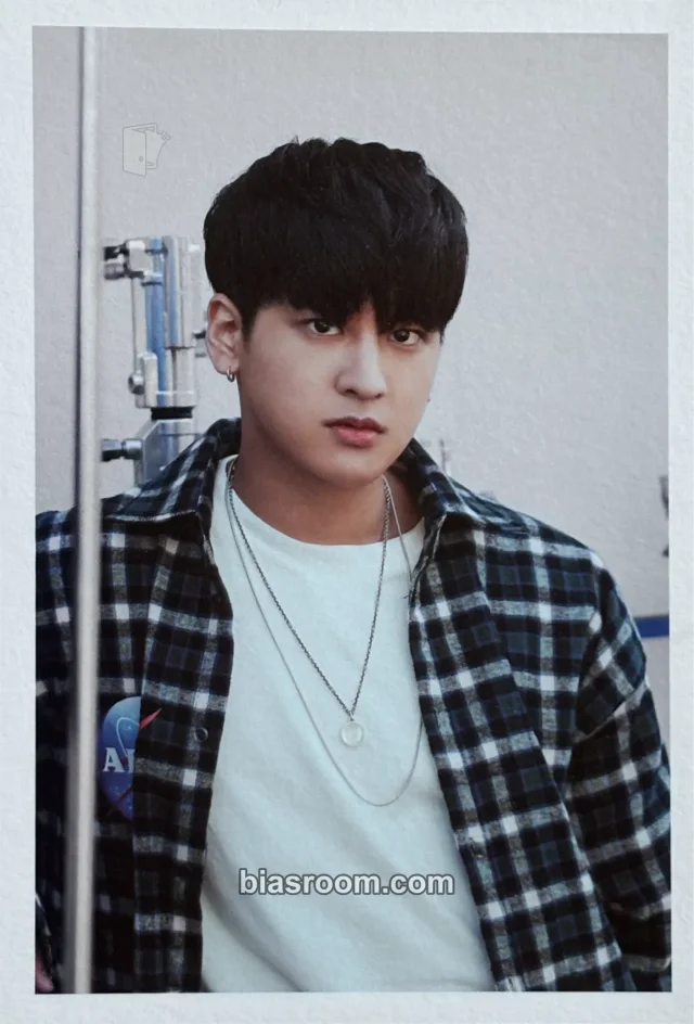 iKON - Chan - Return Album postcard album inclusion red version