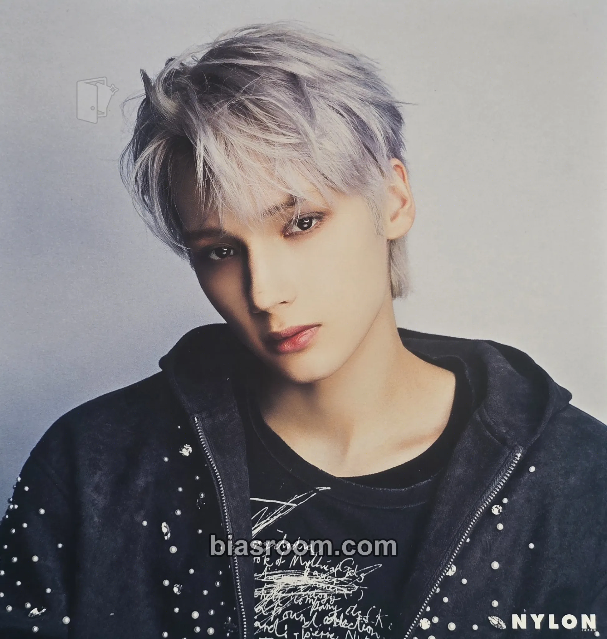Huening Kai Nylon Magazine Photocard - TOMORROW X TOGETHER - TOMORROW X TOGETHER K-pop photocard