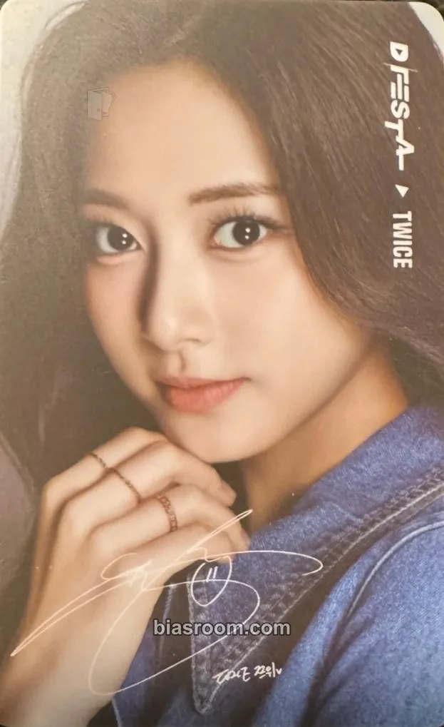 Tzuyu D'FESTA Exhibition Photocard - TWICE - TWICE K-pop photocard