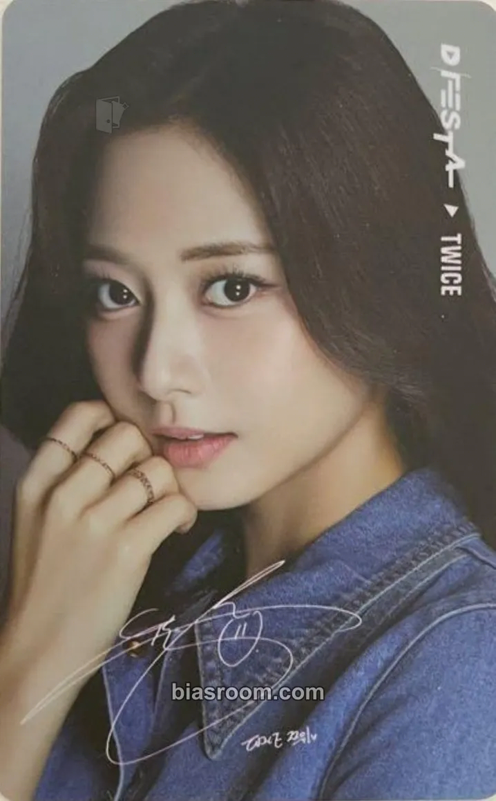 Tzuyu D'FESTA Exhibition Photocard - TWICE - TWICE K-pop photocard