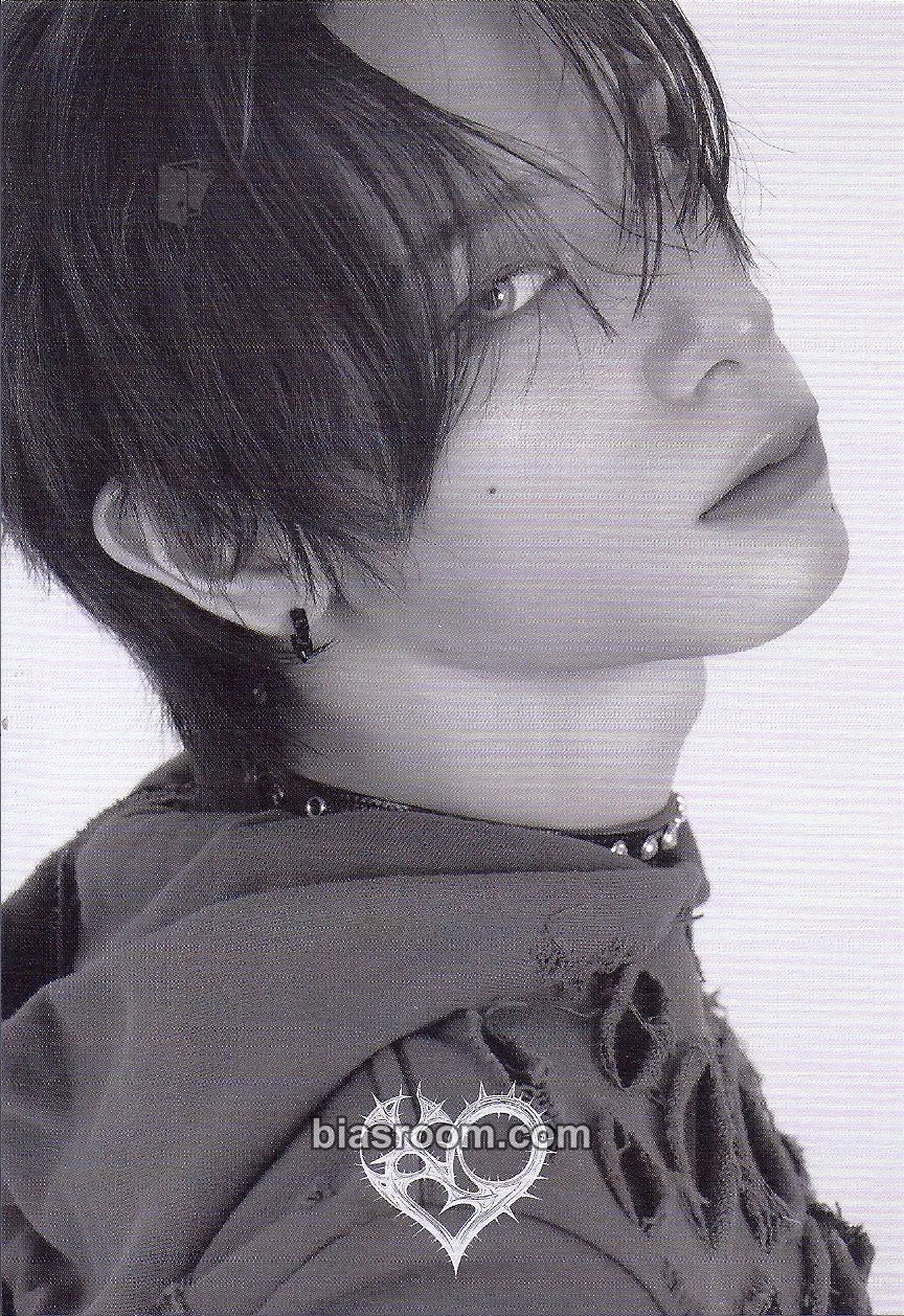Haru UXLXVE Photocard - XLOV - XLOV K-pop photocard