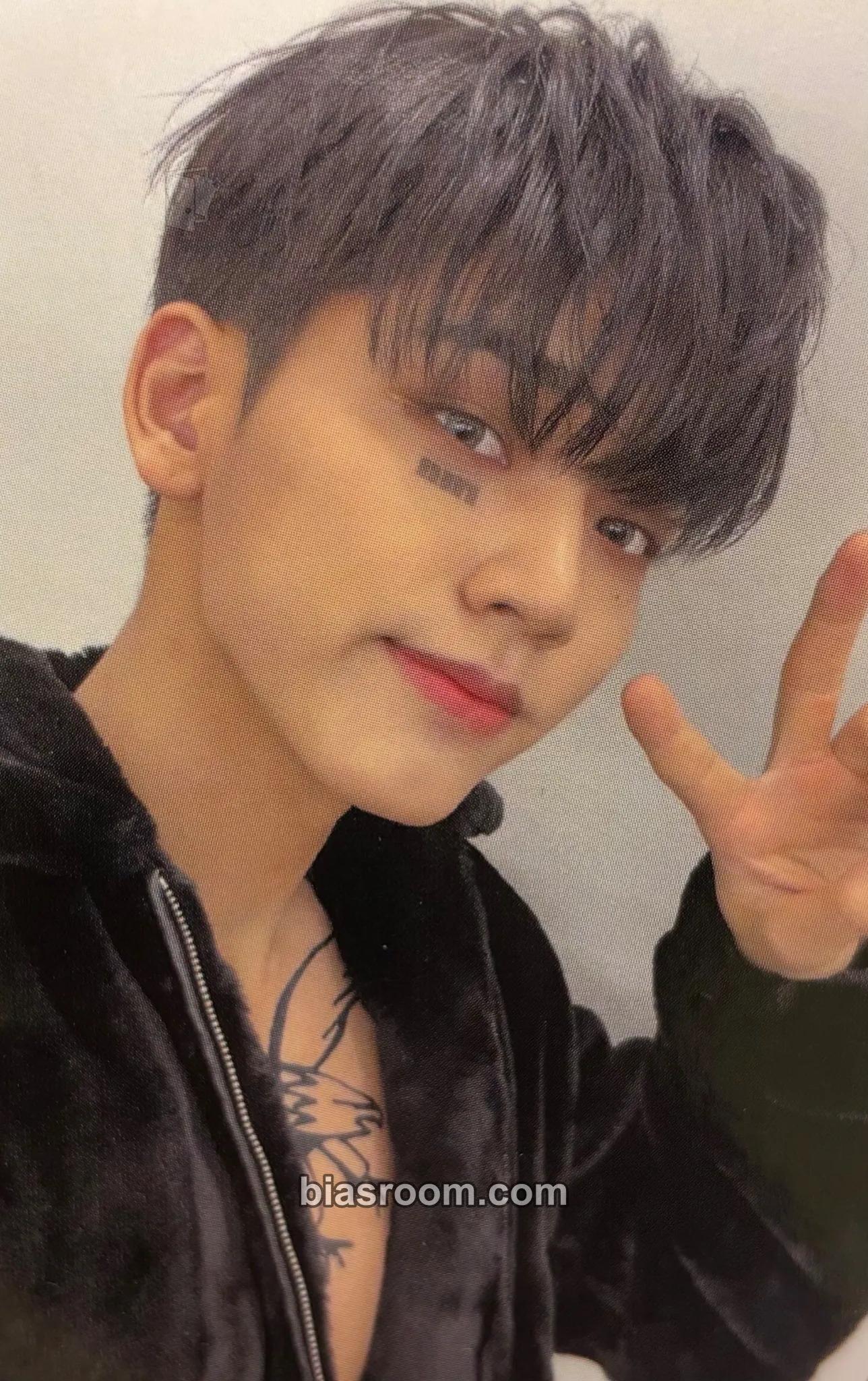 Hyuk Love Me Like Photocard - Omega X - Omega X K-pop photocard