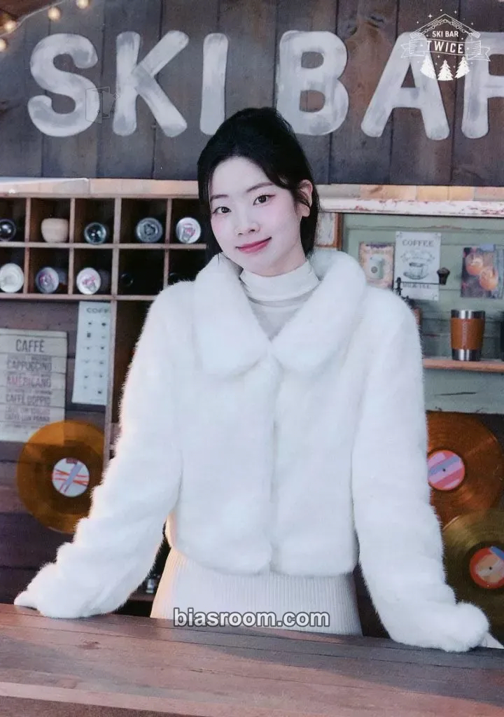 Dahyun 2024 JYP Japan Pop-up Store ‘SKI BAR’ Photocard - TWICE - TWICE K-pop photocard