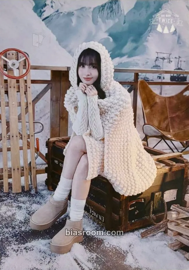 Momo 2024 JYP Japan Pop-up Store ‘SKI BAR’ Photocard - TWICE - TWICE K-pop photocard