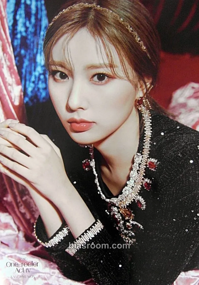 Hyewon One-reeler / Act IV Photocard - IZ*ONE - IZ*ONE K-pop photocard
