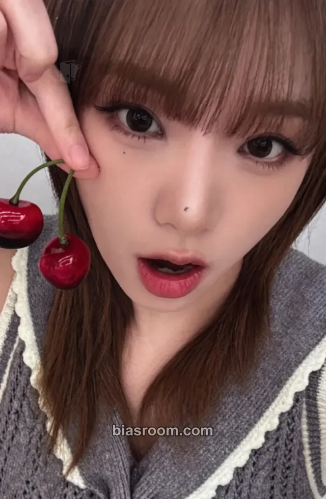 Yena - Yena - Blooming Wings Album apple music lucky draw purchase benefit