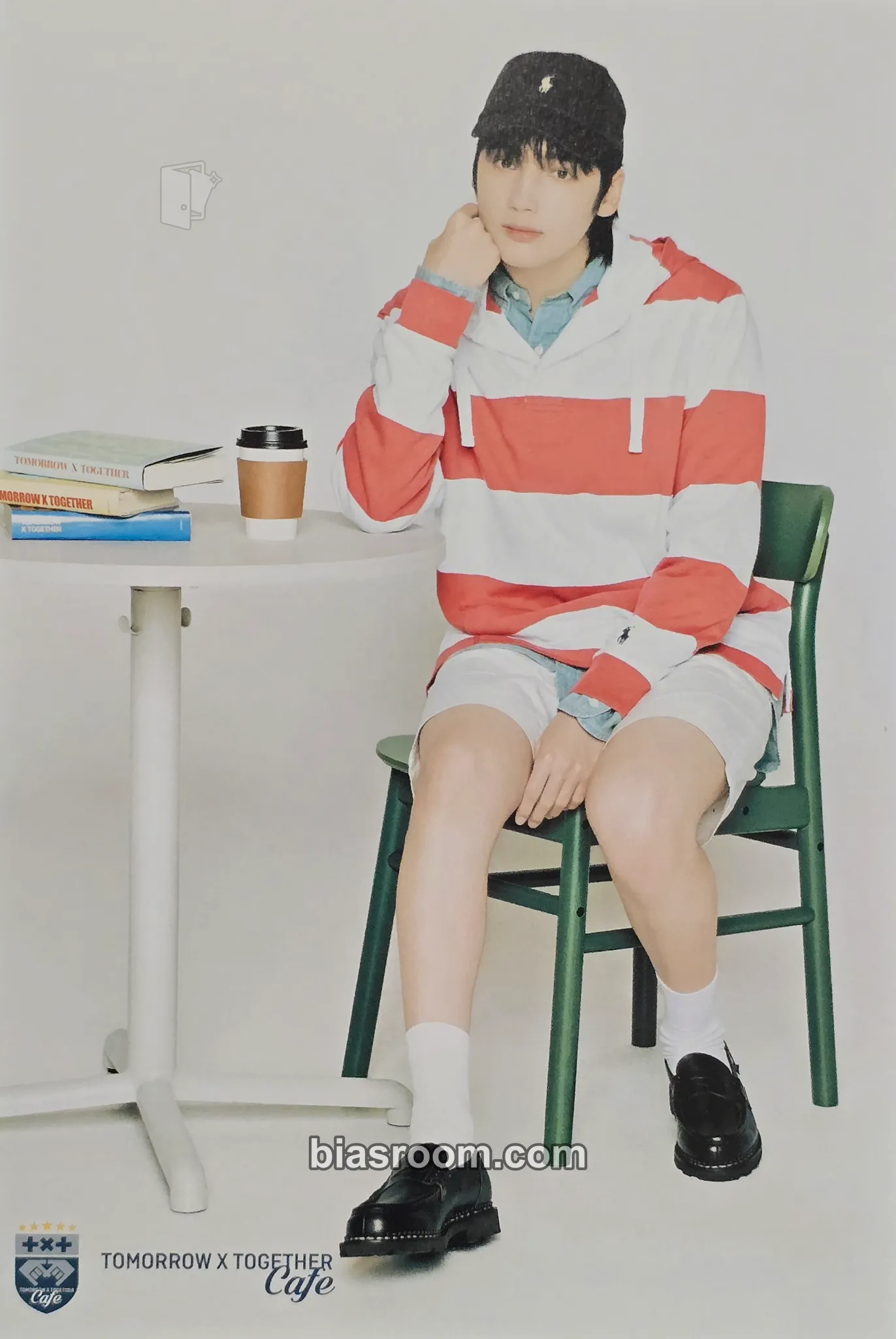 Huening Kai Japan Café Photocard - TOMORROW X TOGETHER - TOMORROW X TOGETHER K-pop photocard