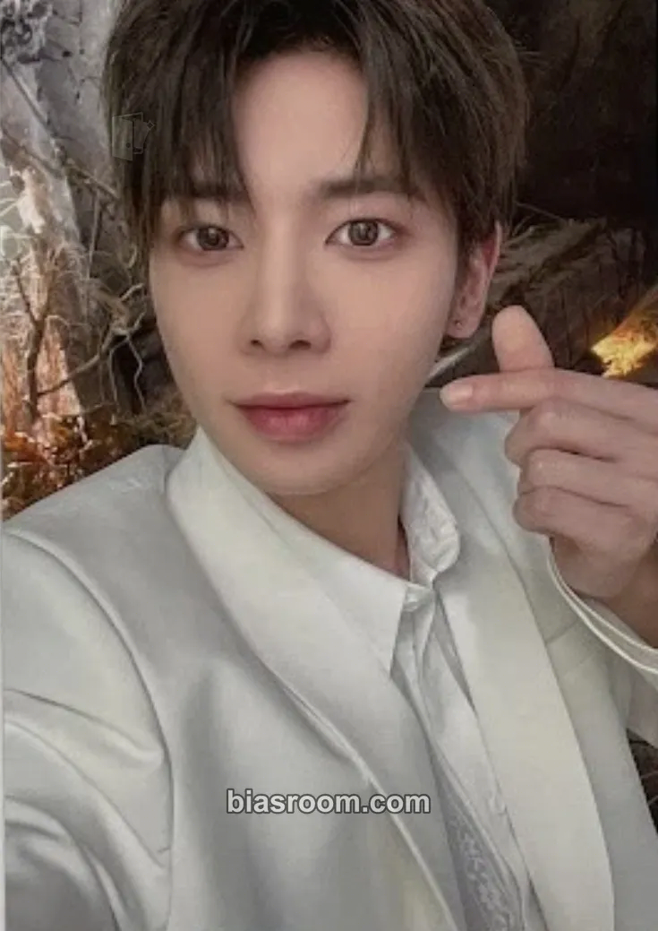 Taehyun Act: Love Sick Photocard - TOMORROW X TOGETHER - TOMORROW X TOGETHER K-pop photocard