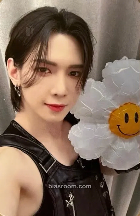 Yeosang The Fellowship : Break The Wall World Tour 2022 - 2023 Photocard - ATEEZ - ATEEZ K-pop photocard