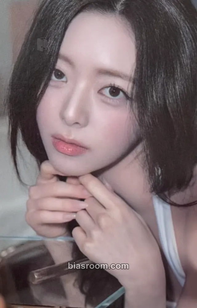 Yuna Motto Photocard - ITZY - ITZY K-pop photocard