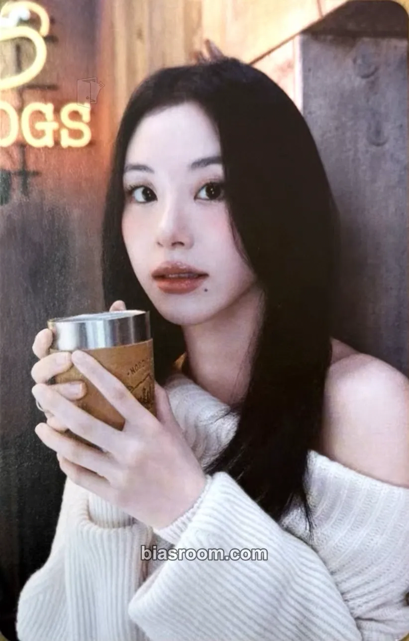 Chaeyoung 2024 JYP Japan Pop-up Store ‘SKI BAR’ Photocard - TWICE - TWICE K-pop photocard